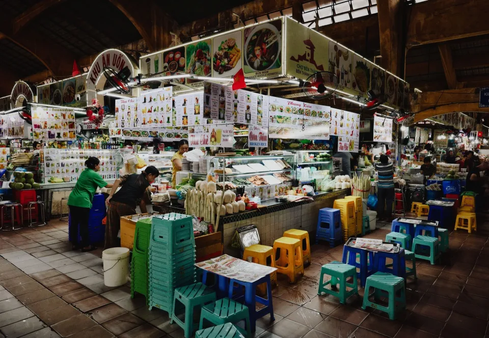 Phin cà phê đang nhỏ giọt