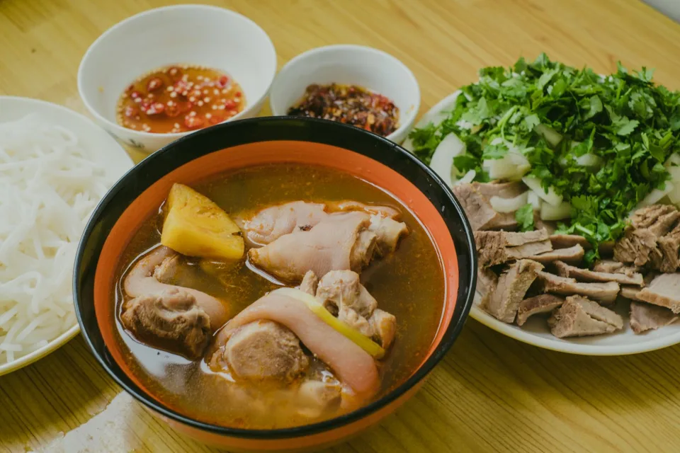 Không gian quán buổi sáng